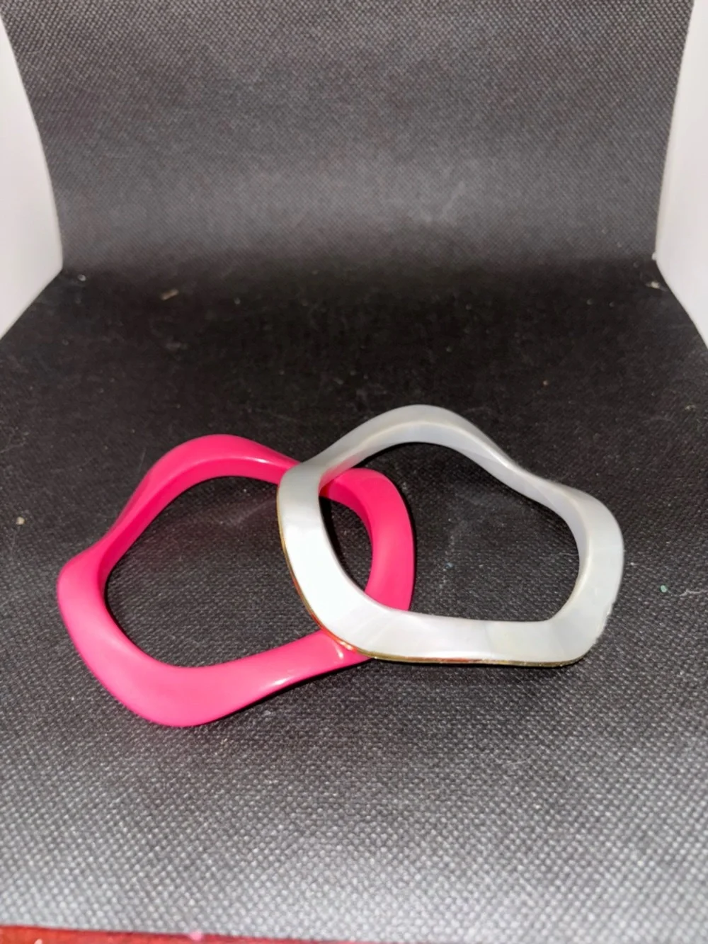 Vintage Pink and White Resin Wavy Bangle Set - Women‎ Jewelry